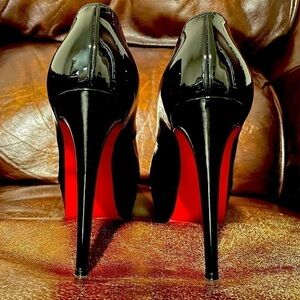 Christian Louboutin patent Bianca platform 5” sky high heel,  1” platform EU37
